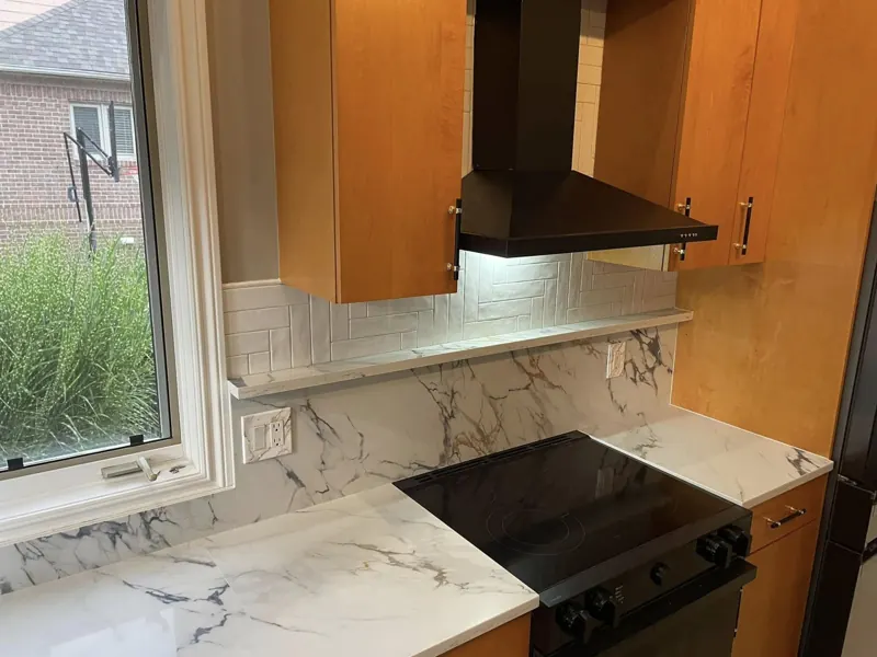 White veined countertop and full-height backsplash